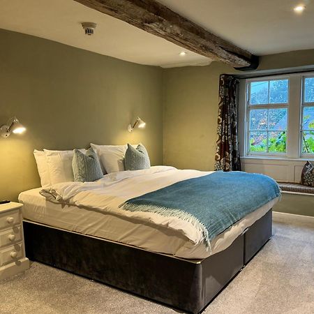 Neeld Arms Hotel Grittleton Ngoại thất bức ảnh
