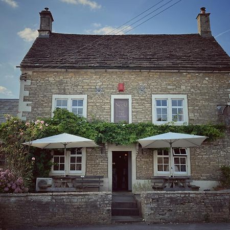 Neeld Arms Hotel Grittleton Ngoại thất bức ảnh