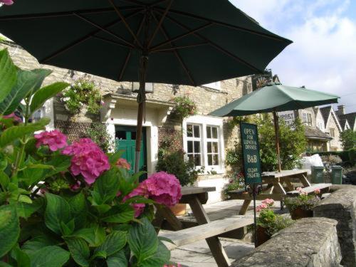 Neeld Arms Hotel Grittleton Ngoại thất bức ảnh