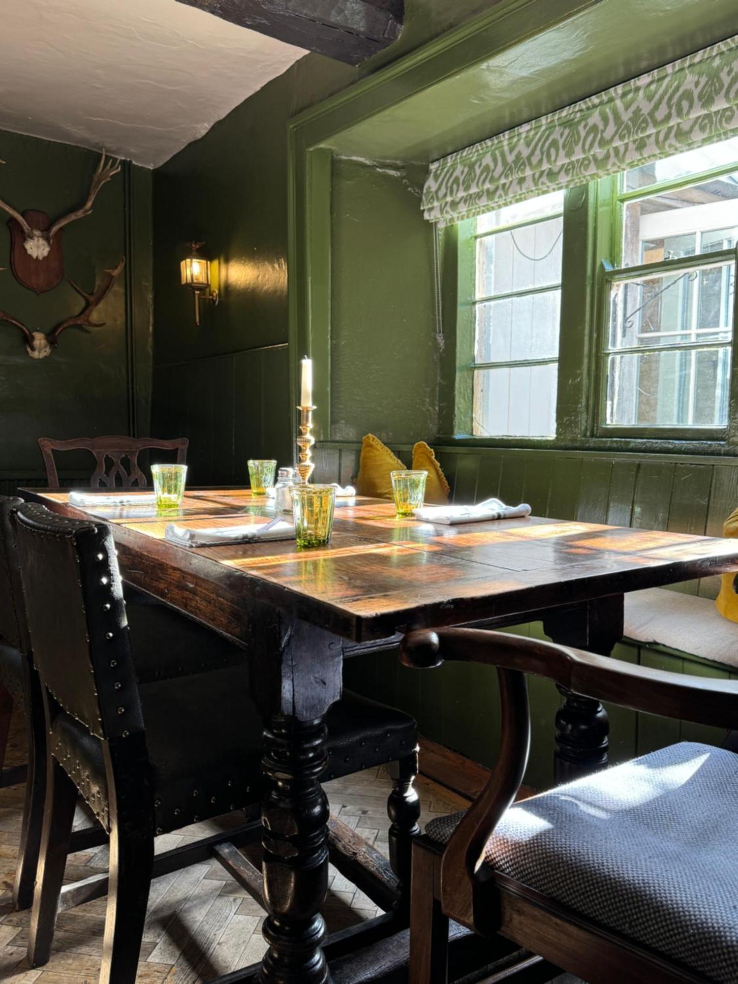 Neeld Arms Hotel Grittleton Ngoại thất bức ảnh