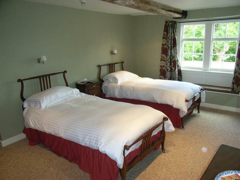 Neeld Arms Hotel Grittleton Ngoại thất bức ảnh